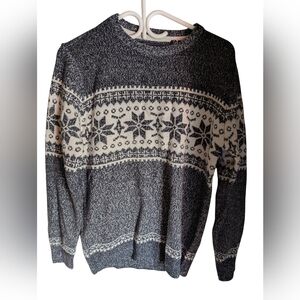 2/22 $Vintage Women's Black and White Patterned Sweater